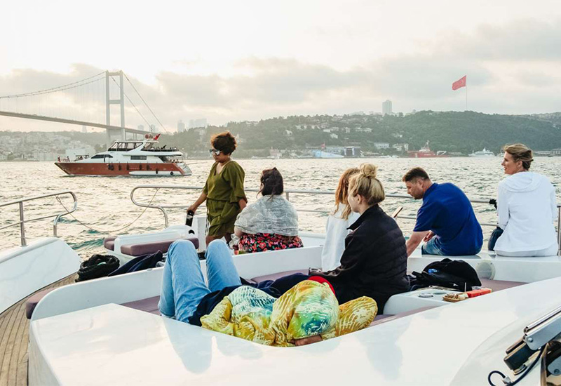 Private Luxury Yacht Tour on the Bosphorus in İstanbul 