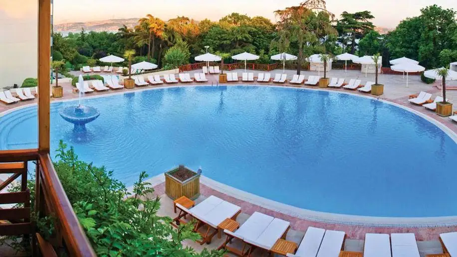 Hotels with pools in Istanbul