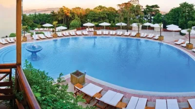 Hotels with pools in Istanbul