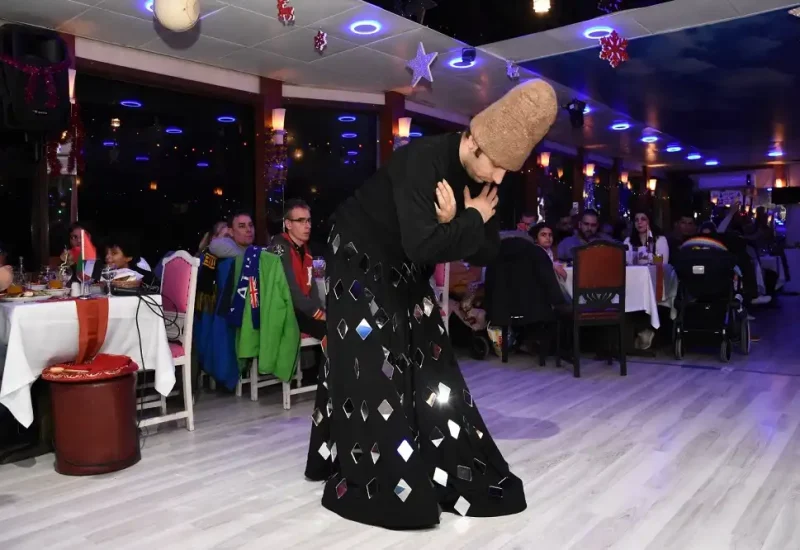 El mejor Crucero con Cena y Espectáculo Nocturno Turco en el Bósforo