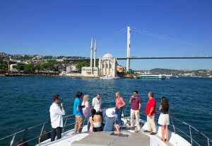 Private Luxury Yacht Tour on the Bosphorus in İstanbul