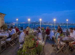 Истанбульская новогодняя вечеринка в ресторане Sultanahmet Terrace