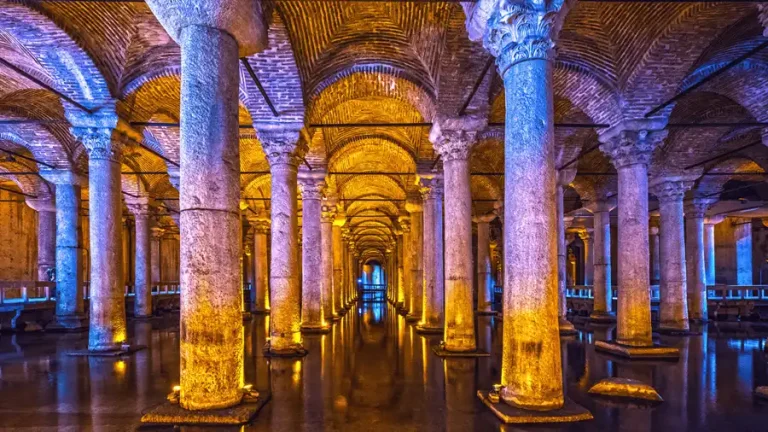 Fast Track Basilica Cistern & Topkapi Palace Tour
