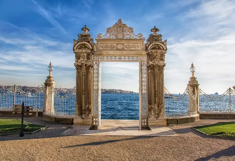Dolmabahce Palace Tour with Bosphorus Cruise