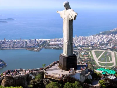 The statue that is the savior of the city of Rio de Janeiro!